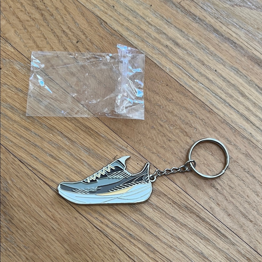 Brooks | Accessories | Rare New Brooks Hyperion Stylish Gray And White ...